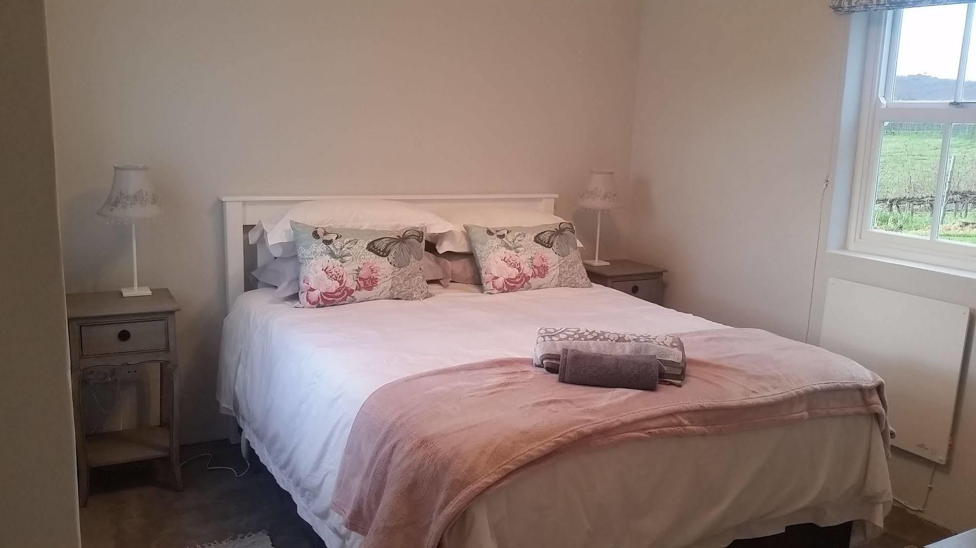 Paul Wallace Wines&Cottages Elgin  Extérieur photo
